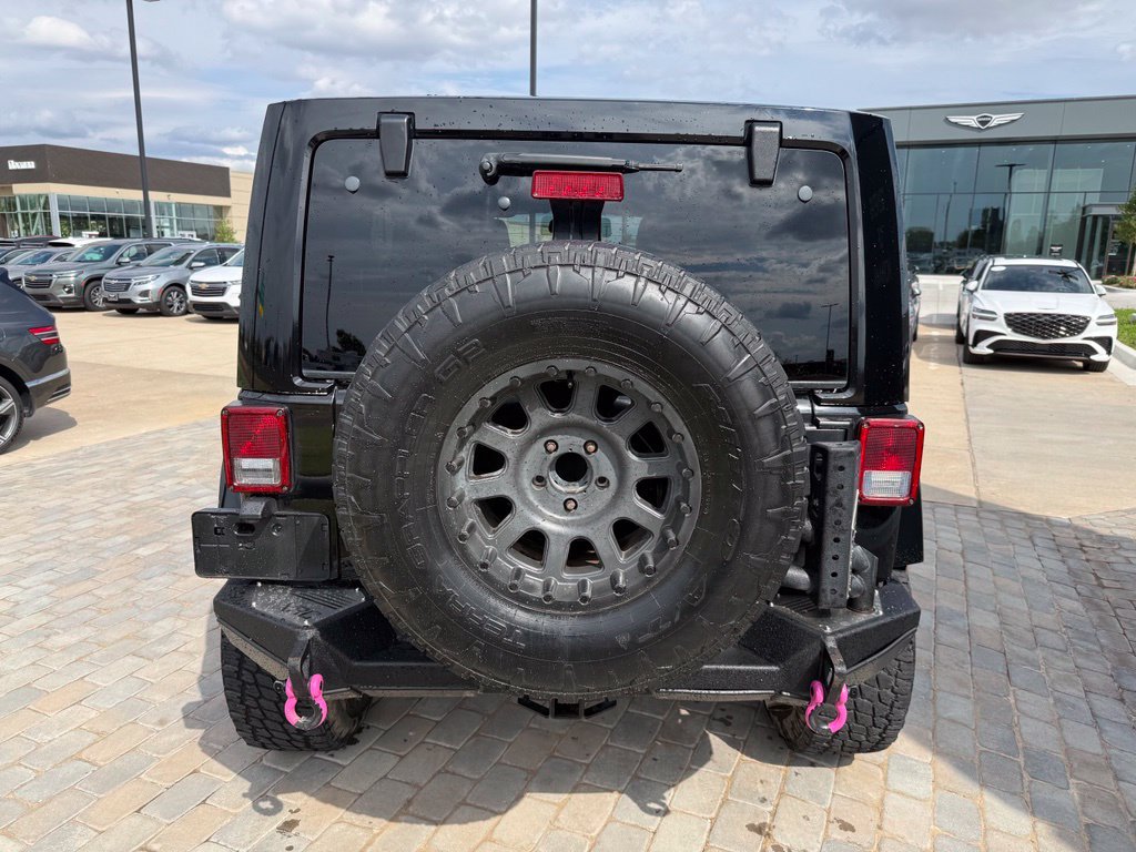 Used 2015 Jeep Wrangler Unlimited Rubicon w/ Connectivity Group AWD/4WD image 4