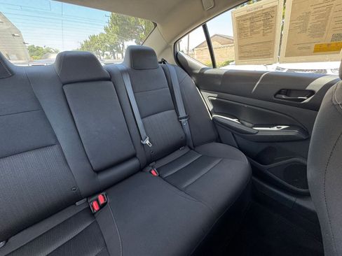 Used 2025 Nissan Altima 2.5 SV FWD image 38