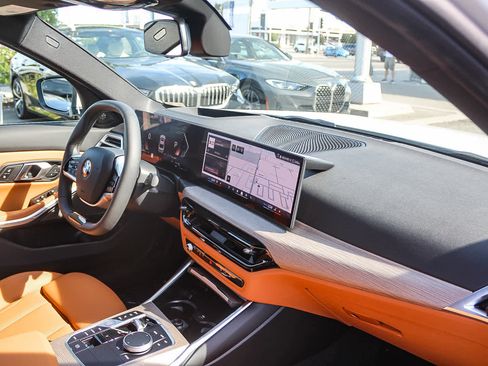 Used 2025 BMW 330i Sedan image 16