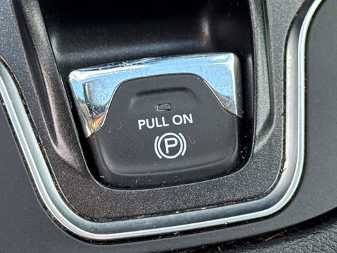 Used 2020 Jeep Cherokee Trailhawk w/ Cold Weather Group AWD/4WD image 50