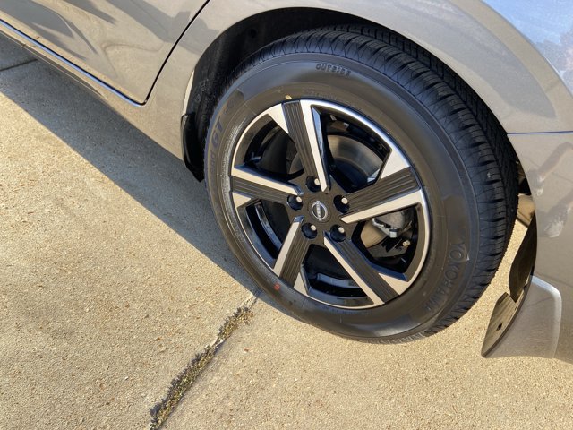 Used 2025 Nissan Sentra SV FWD image 26