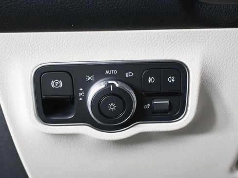 New 2026 Mercedes-Benz GLB 250 image 9