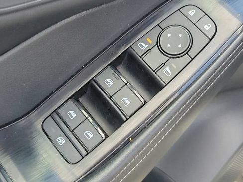 Used 2025 Nissan Rogue SV AWD/4WD image 23
