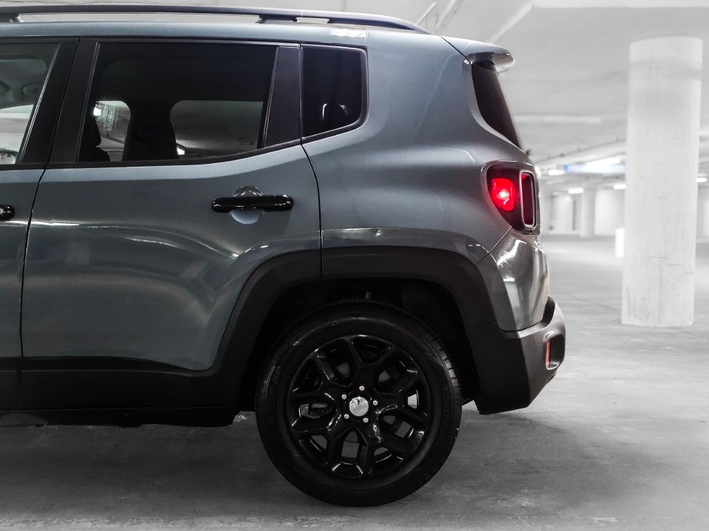 Used 2017 Jeep Renegade Latitude FWD image 15