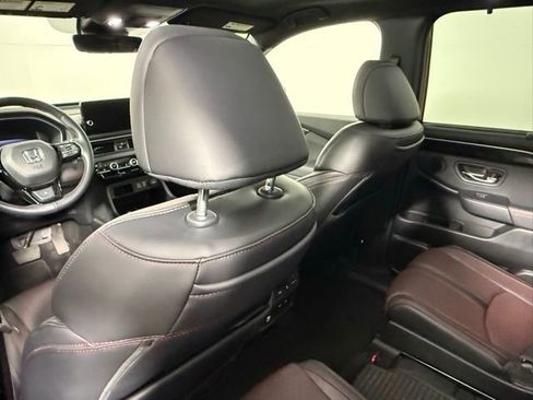 Used 2025 Honda Pilot Black Edition image 36