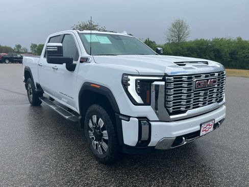Used 2024 GMC Sierra 3500 Denali w/ Denali Reserve Package image 8