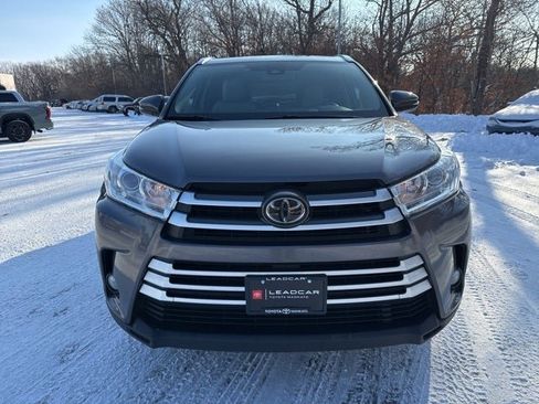Used 2019 Toyota Highlander XLE image 2