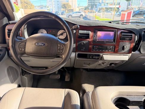 Used 2005 Ford F250 XLT image 9