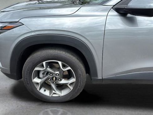 Used 2025 Chevrolet Trax LT w/ Driver Confidence Package FWD image 32