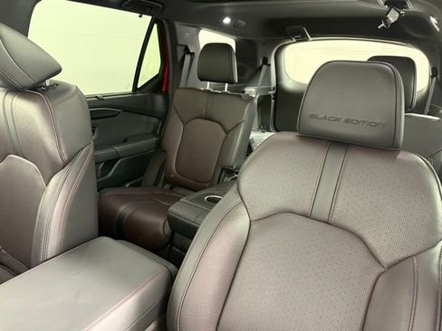 Used 2025 Honda Pilot Black Edition image 35