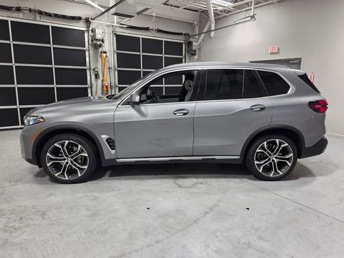 Used 2024 BMW X5 xDrive40i w/ Premium Package AWD/4WD image 4
