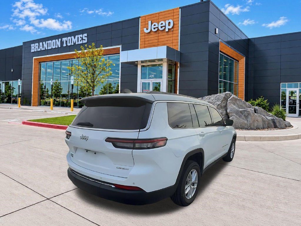 Used 2024 Jeep Grand Cherokee L Laredo w/ Luxury Tech Group I RWD image 4