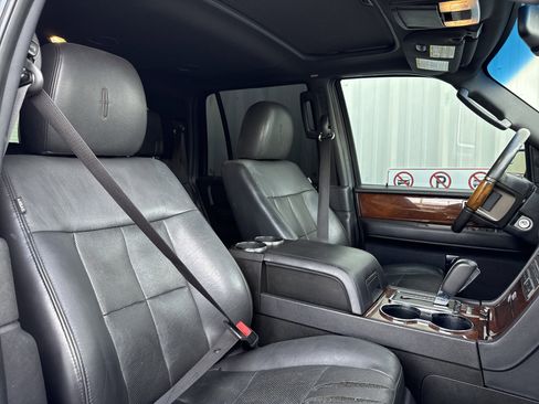 Used 2014 Lincoln Navigator 2WD image 36
