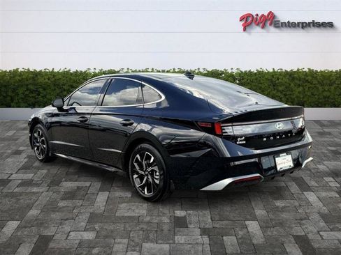 Used 2025 Hyundai Sonata SEL FWD image 2