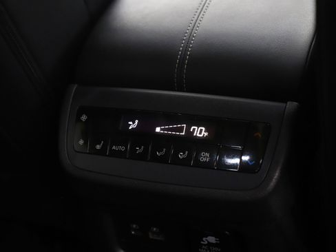 Used 2024 Nissan Pathfinder Platinum image 18