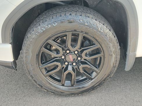 Used 2022 GMC Sierra 1500 Elevation w/ Elevation Premium Package AWD/4WD image 10