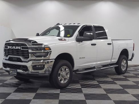 Used 2025 RAM 2500 Big Horn AWD/4WD image 3