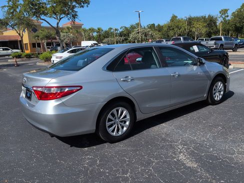 Used 2016 Toyota Camry LE FWD image 3