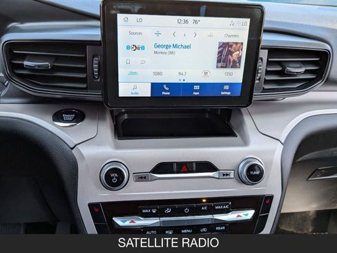 Used 2023 Ford Explorer XLT image 19