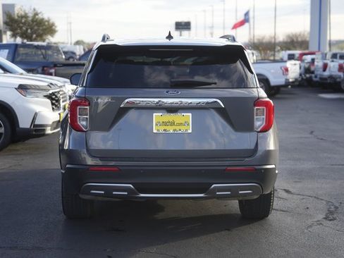 Used 2023 Ford Explorer XLT w/ Equipment Group 202A image 7