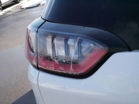 Used 2019 Jeep Cherokee Trailhawk w/ Cold Weather Group image 19