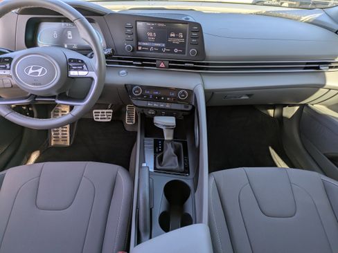 Used 2025 Hyundai Elantra Sport image 15