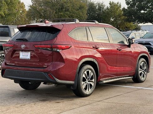 Certified 2023 Toyota Highlander XLE image 4