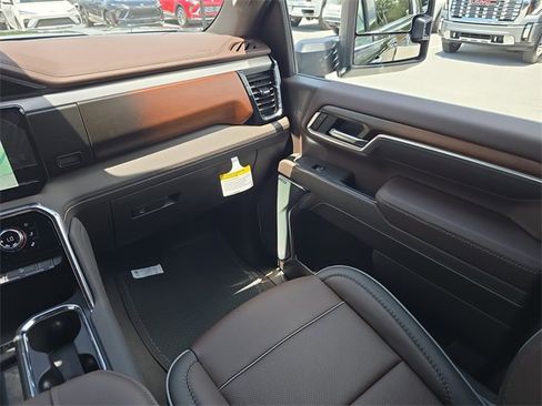 New 2025 GMC Sierra 2500 Denali w/ Denali Reserve Package image 16
