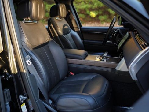 Used 2023 Land Rover Range Rover Long Wheelbase SE image 25