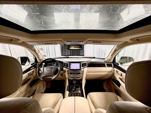 Used 2013 Lexus LX 570 4WD w/ Luxury Pkg image 20