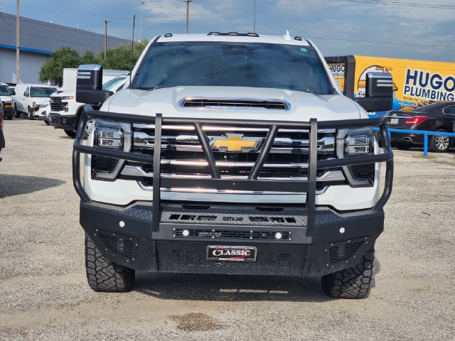 Used 2025 Chevrolet Silverado 3500 High Country w/ Technology Package AWD/4WD image 2