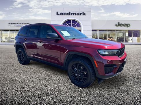 Used 2024 Jeep Grand Cherokee Altitude image 21