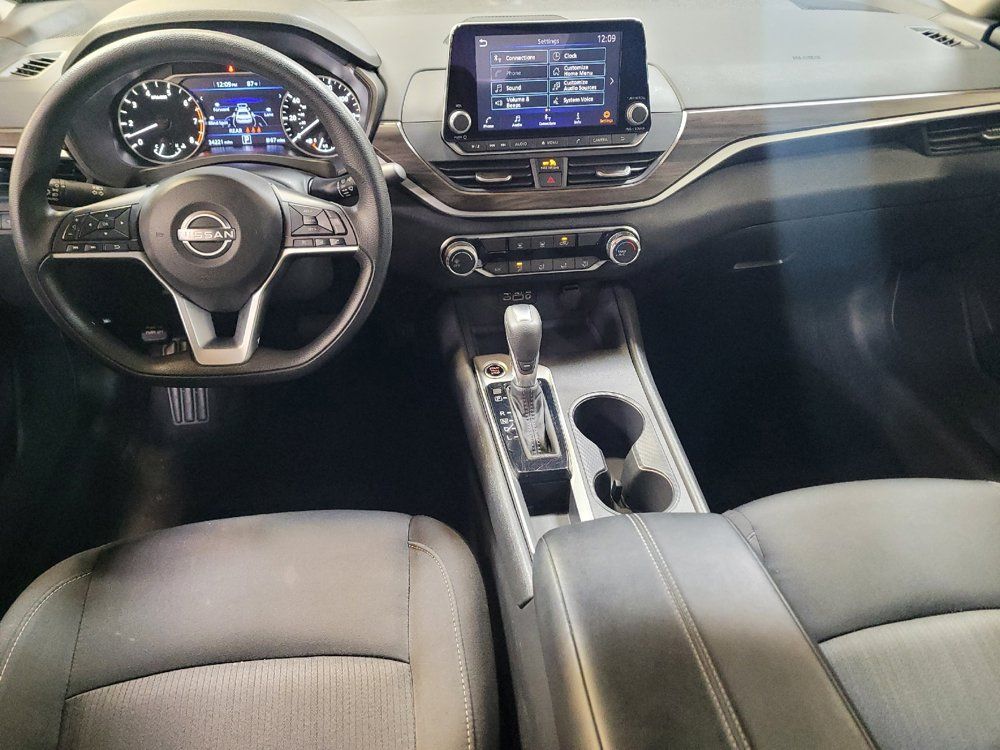 Used 2025 Nissan Altima 2.5 SV FWD image 22