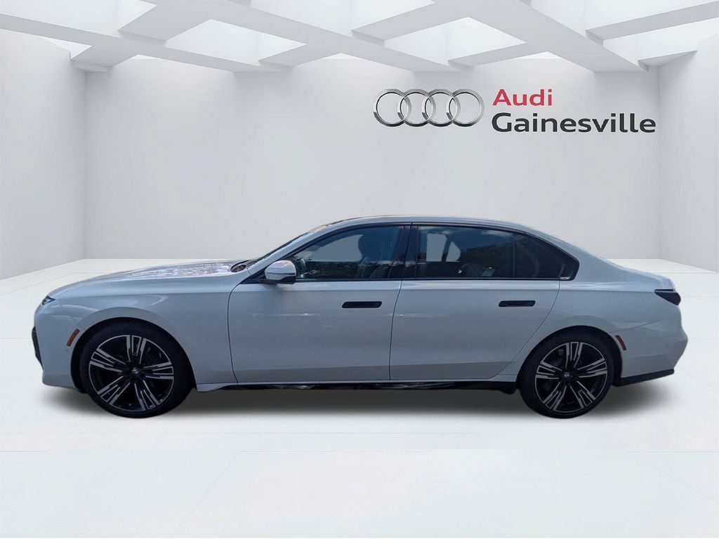 Used 2023 BMW i7 xDrive60 w/ Parking Assistance Package AWD/4WD image 11