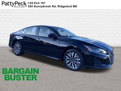 Used 2024 Nissan Altima 2.5 SV FWD image 1