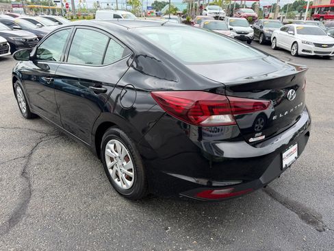Used 2019 Hyundai Elantra SE FWD image 3