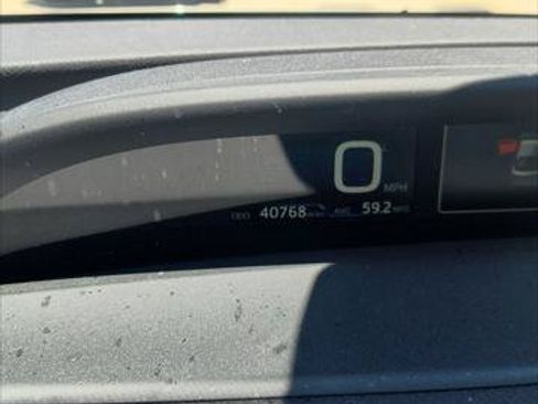 Used 2020 Toyota Prius LE FWD image 5