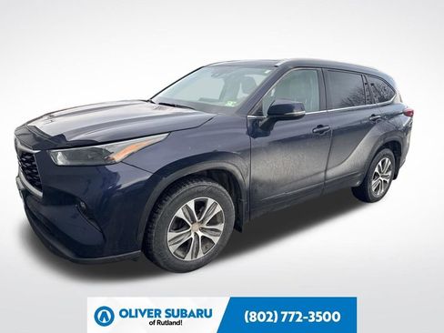Used 2022 Toyota Highlander XLE image 1