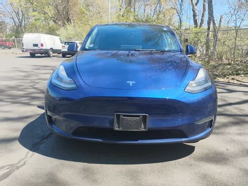 Used 2022 Tesla Model Y Long Range AWD/4WD image 3