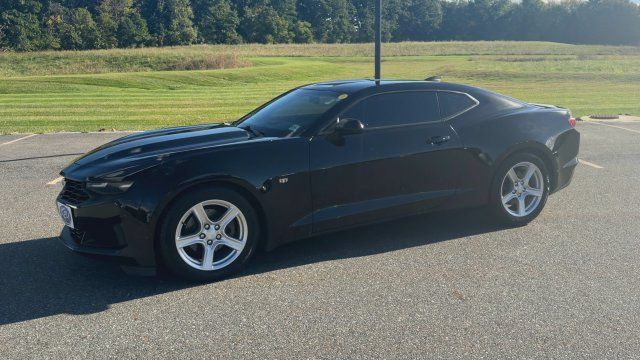 Used 2019 Chevrolet Camaro LT RWD image 5