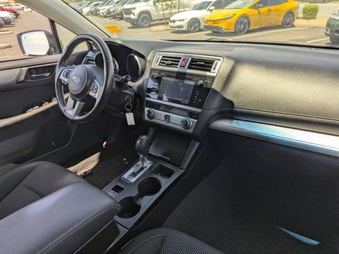 Used 2017 Subaru Outback 2.5i Premium AWD/4WD image 12
