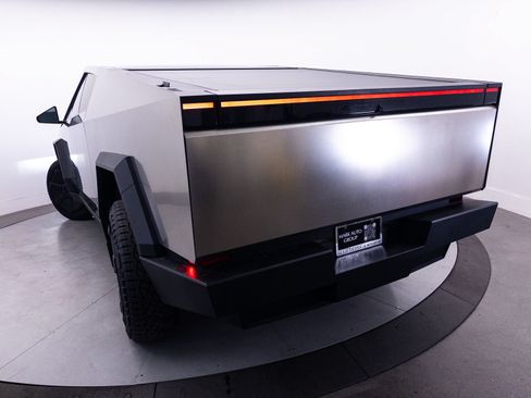 Used 2024 Tesla Cybertruck AWD Crew Cab image 4