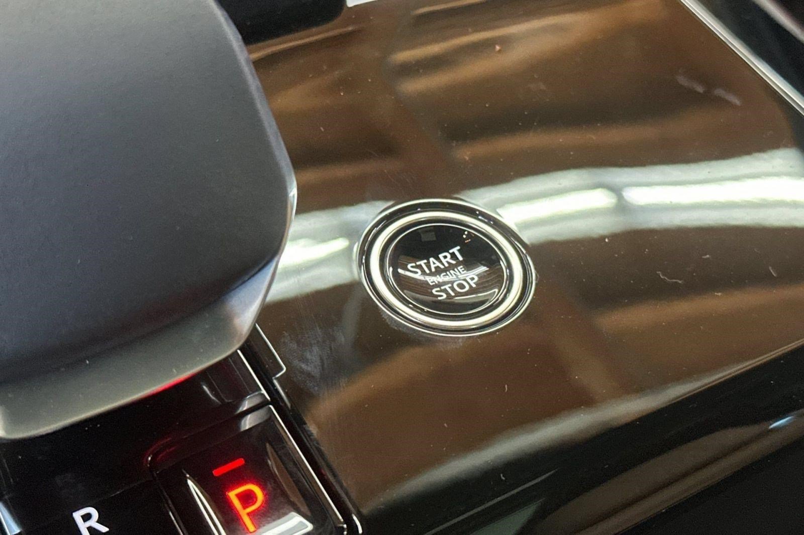 New 2027 Land Rover Range Rover Sport SE AWD/4WD image 17