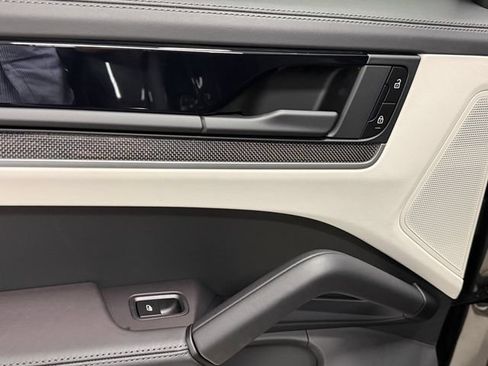 Certified 2024 Porsche Cayenne S AWD/4WD image 42