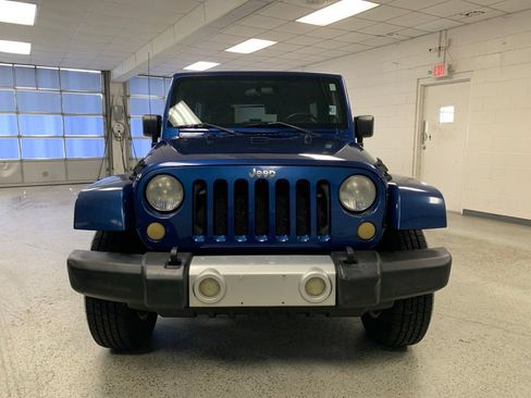 Used 2009 Jeep Wrangler Unlimited Sahara AWD/4WD image 2