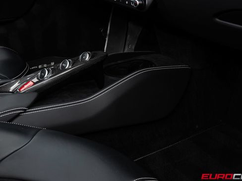 Used 2022 Ferrari F8 Tributo RWD image 38