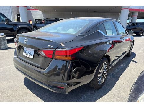 Used 2024 Nissan Altima 2.5 SV FWD image 5