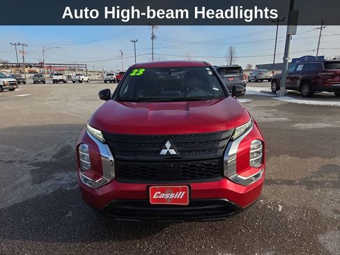 Used 2023 Mitsubishi Outlander SE image 12