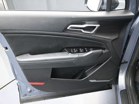 Used 2025 Kia Sportage EX image 12