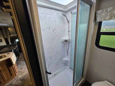 Used 2021 Ford E-450 and Econoline 450 Super Duty w/ Motorhome Prep Package image 20